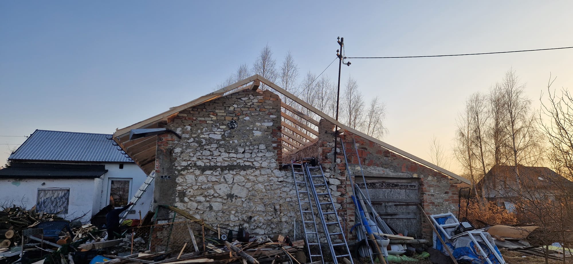 Wykonanie drewnianej konstrukcji dachu