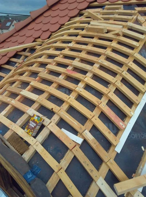 Łacenie połaci dachowej pod nowe pokrycie
