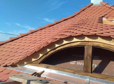 Dachówka ceramiczna i obróbka lukarny