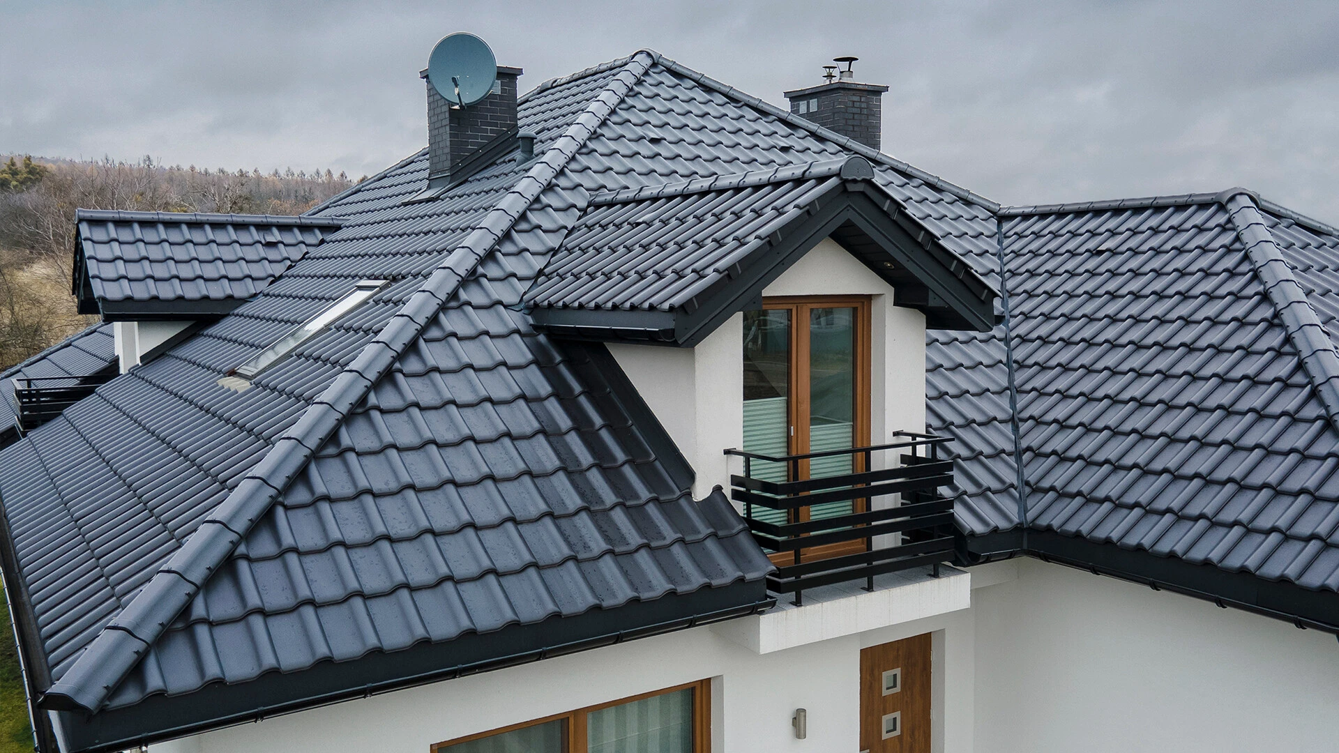 Pokrycie dachu dachówką ceramiczną