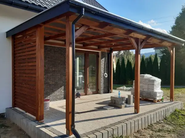 Zadaszenie tarasu o konstrukcji drewnianej